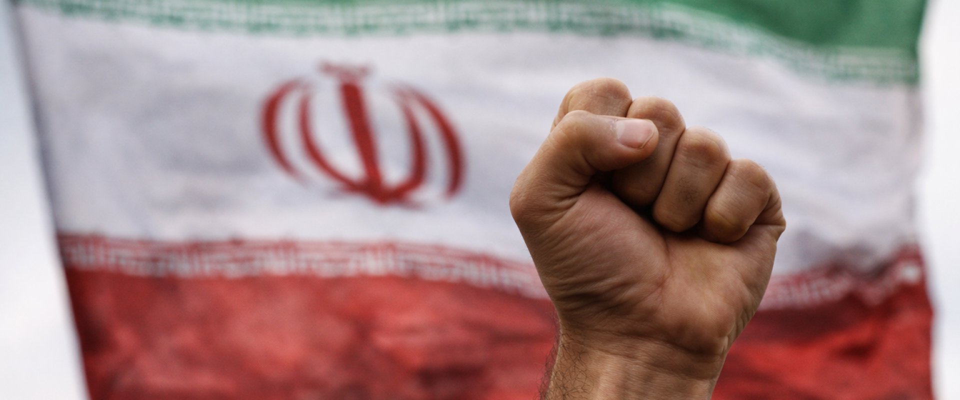 Révolution verurteilt die Aggression gegen Iran und fordert die Achtung der Souveränität der Völker!